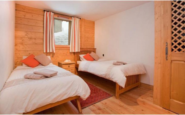 Chalet d'Or, Chamonix, Twin Bedroom